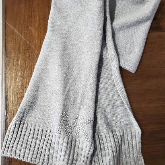 Scarf - Picture 3 of 4